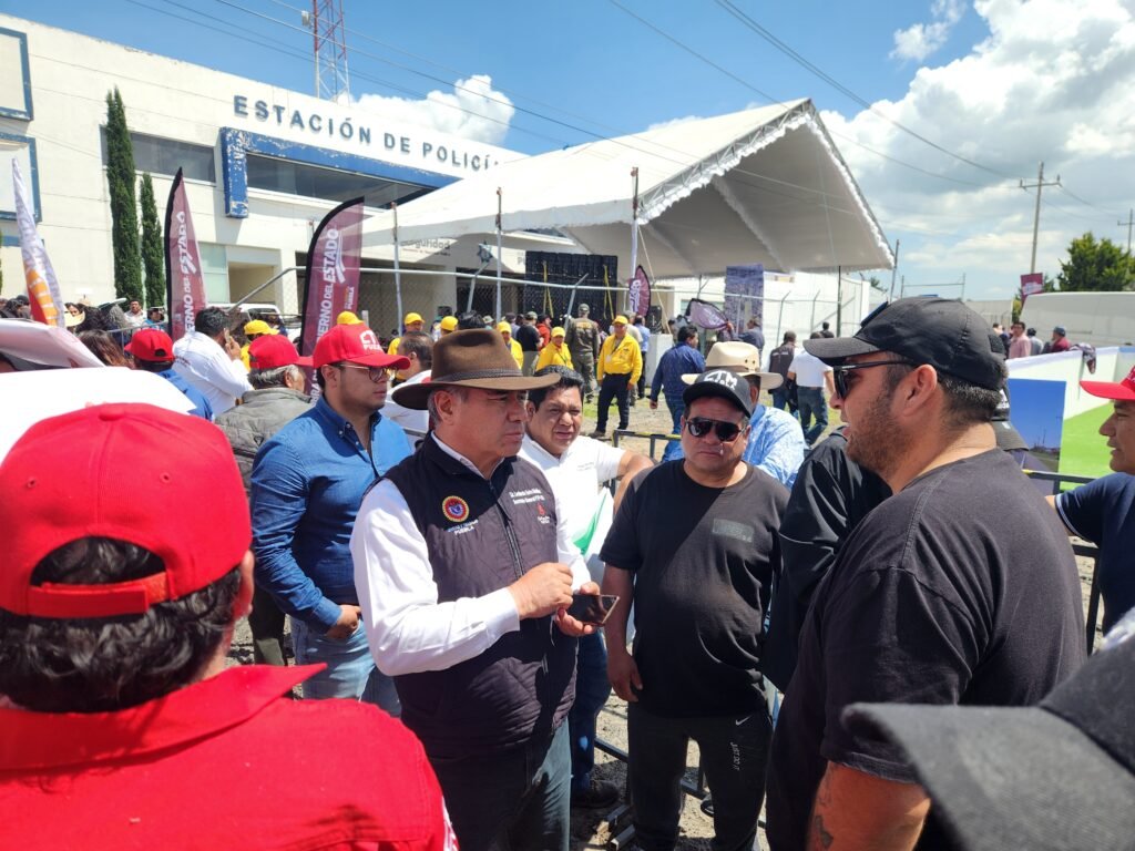 Visita del Gobernador de Puebla para el Banderazo de la Ampliación Carretera San José Chiapa - Rafael Lara Grajales 5